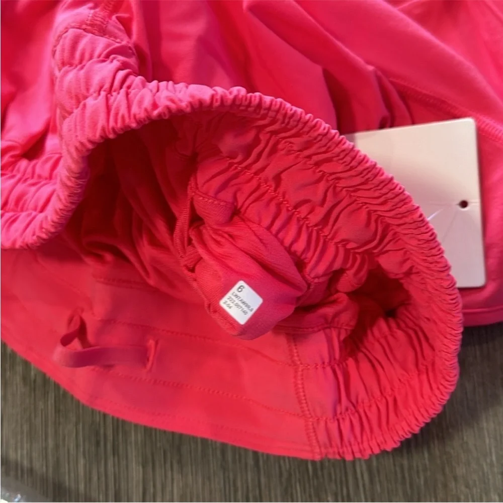 Lululemon Athletica low rise sonic pink hotty hot shorts NWOT EUC 🩷 - Picture 2 of 4